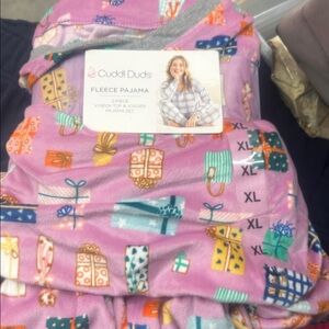 NWT Sz XL cuddl duds presents pajamas